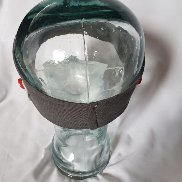 Button Headband - Picture 4 of 6